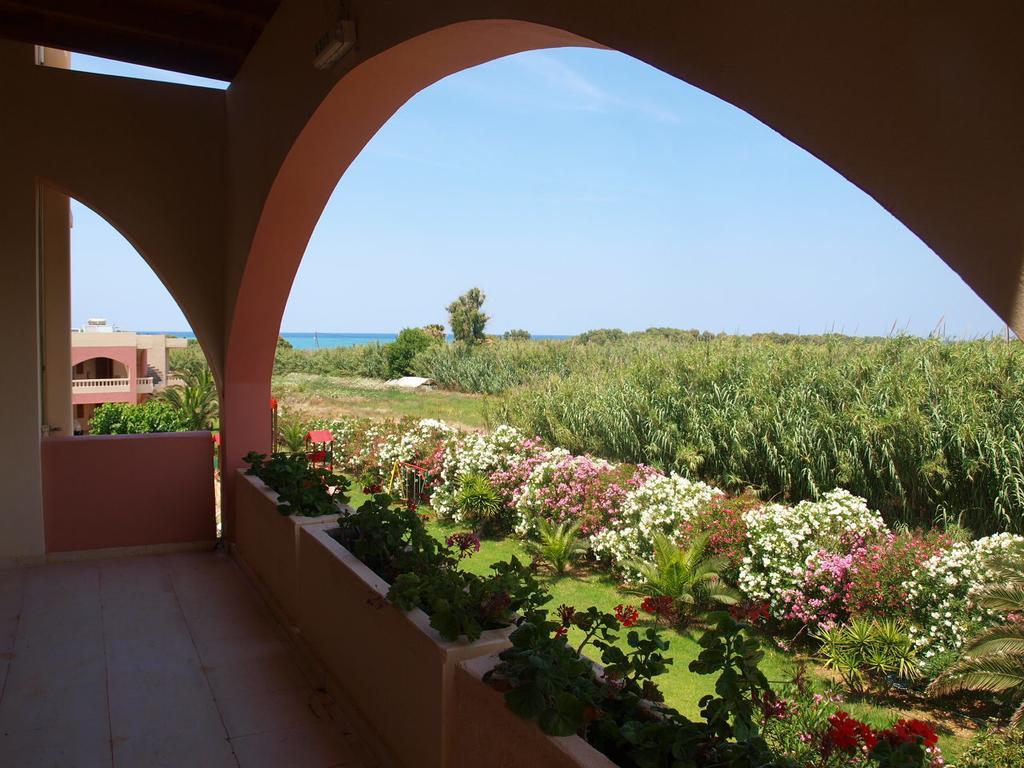 Villa Rita Apartments A Tavronitis エクステリア 写真