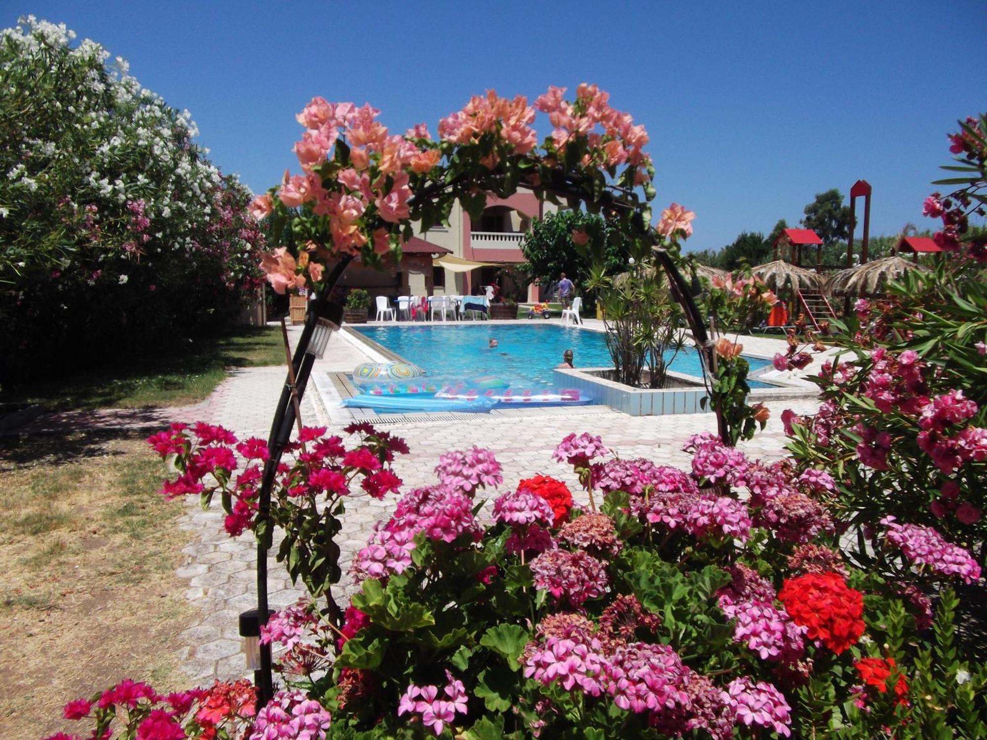 Villa Rita Apartments A Tavronitis エクステリア 写真
