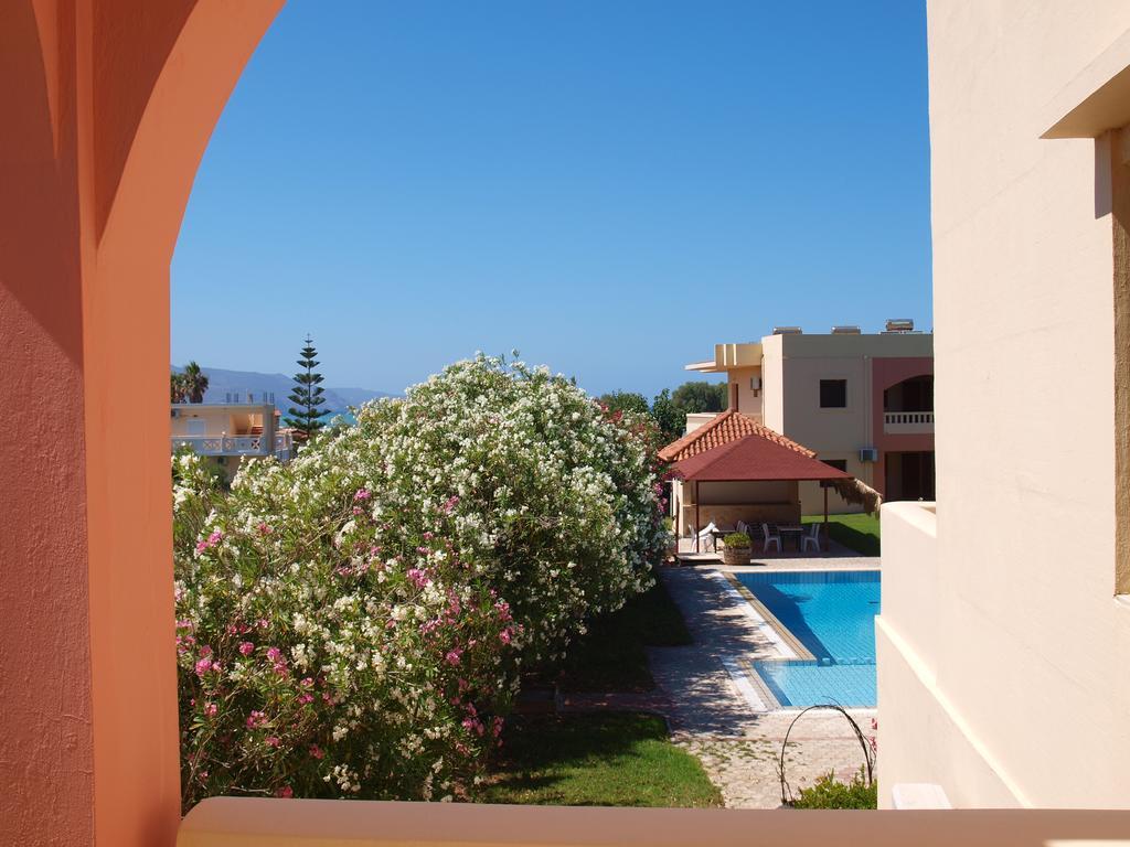 Villa Rita Apartments A Tavronitis エクステリア 写真