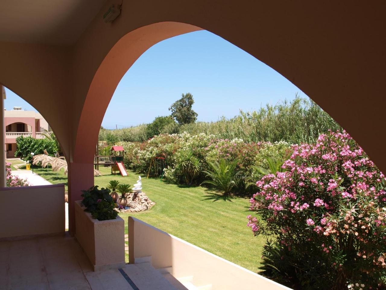 Villa Rita Apartments A Tavronitis エクステリア 写真